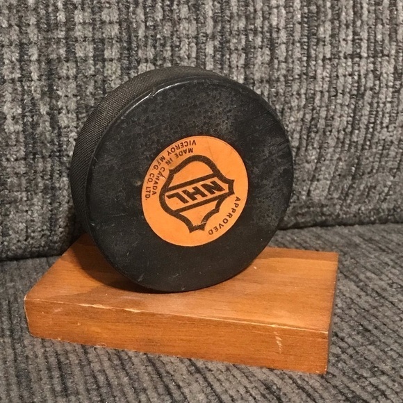 💥1970s Vintage Montreal Canadian Official Game Puck - Picture 6 of 6